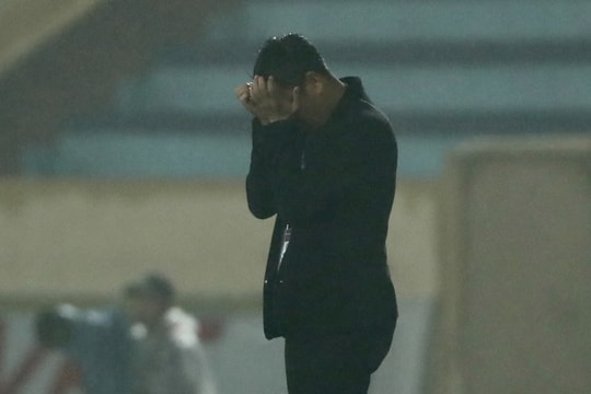  Huy Hoàng xin từ chức HLV trưởng SLNA