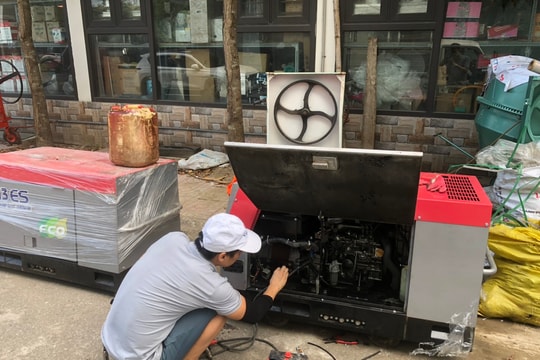 Nắng nóng và cắt điện luân phiên, máy phát điện 'đắt hàng'