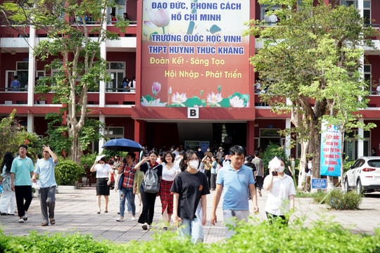 Trường THPT Huỳnh Thúc Kháng hạ điểm chuẩn, gần 50 học sinh được gọi bổ sung