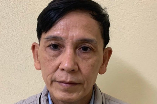 Người đàn ông 60 tuổi đột nhập trụ sở 7 xã 'khoắng' tài sản