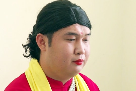 Thầy cúng trộm dây chuyền vàng trên cổ tượng