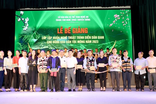 85 học viên hoàn thành chương trình tập huấn nghệ thuật truyền thống trình diễn dân gian cho đồng bào dân tộc Mông