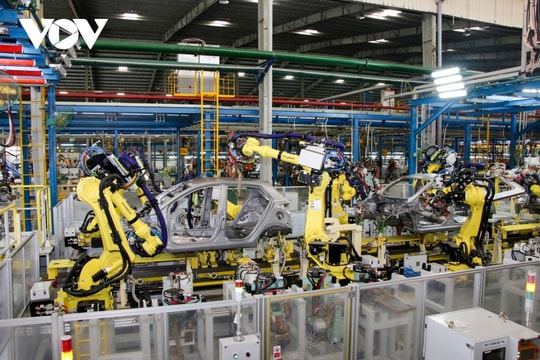 Chính phủ chỉ đạo giảm 50% phí trước bạ với ô tô trong nước từ ngày 1/7