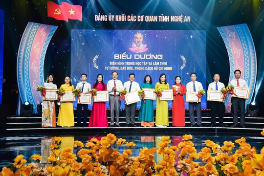 Đảng ủy Khối Các cơ quan tỉnh tuyên dương các tập thể, cá nhân điển hình trong học tập và làm theo tư tưởng, đạo đức, phong cách Hồ Chí Minh