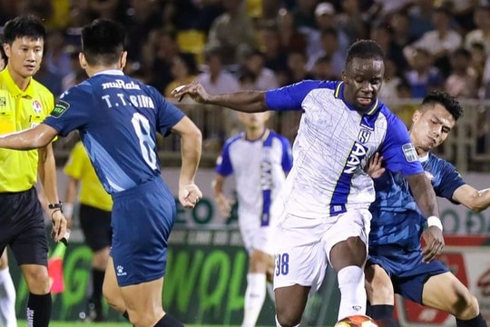 Câu lạc bộ TP. Hồ Chí Minh kiến nghị kỷ luật tổ trọng tài FIFA; Tuyển thủ nữ Việt Nam nhận tiền thưởng 'khủng' 