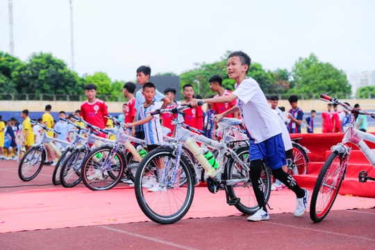 Những hình ảnh ấn tượng tại Lễ khai mạc Giải bóng đá Thiếu niên - Nhi đồng Cúp Báo Nghệ An lần thứ 25