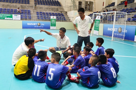 Bên lề sân cỏ: ‘Tăng độ lỳ lên’ 