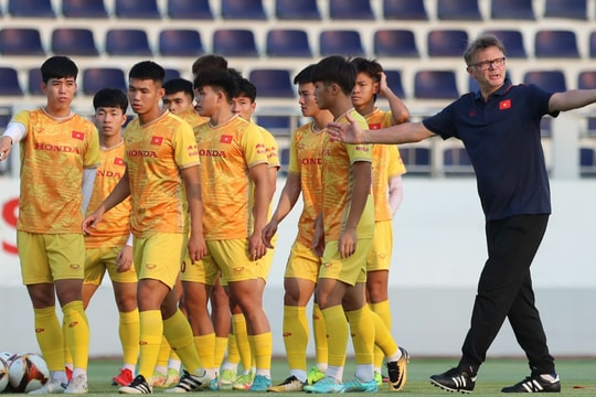 Thi đấu giao hữu dưới tay huấn luyện viên Philippe Troussier