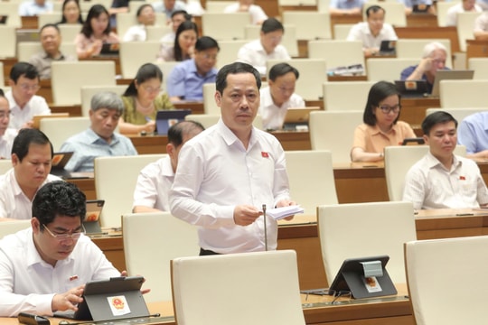 Đại biểu Quốc hội đoàn Nghệ An thảo luận về dự án Luật Các tổ chức tín dụng (sửa đổi)