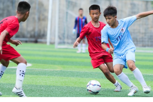 Đội thiếu niên thành Vinh chia điểm với Yên Thành