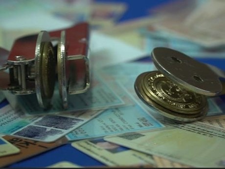 Triệt phá đường dây quy mô lớn do anh em trong một gia đình làm giả giấy tờ 