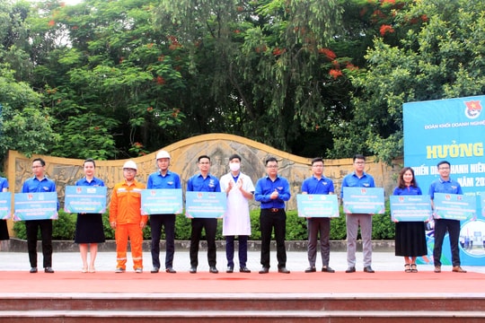 Tuổi trẻ Khối Doanh nghiệp Nghệ An ra quân hưởng ứng Chiến dịch Kỳ nghỉ hồng 2023