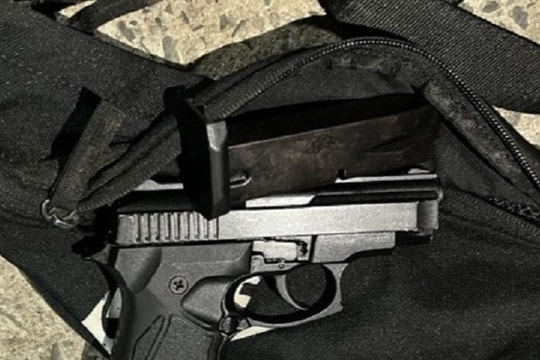  Nổ súng liên tiếp 'thị uy' chủ quán karaoke rồi đến công an đầu thú