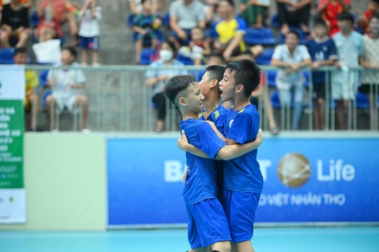 Nhi đồng Đô Lương vươn lên đầu bảng sau trận thắng trước Nhi đồng Thanh Chương