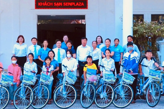 Bảo Việt Nhân thọ Bắc Nghệ An trao 50 suất học bổng xe đạp cho học sinh nghèo