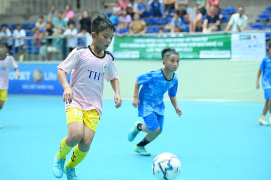 Nhi đồng Nam Đàn giành chiến thắng trước Nhi đồng Tương Dương trong thế trận đôi công hấp dẫn