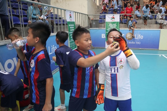 Bên lề sân cỏ: Tài - Lộc 'song kiếm hợp bích'