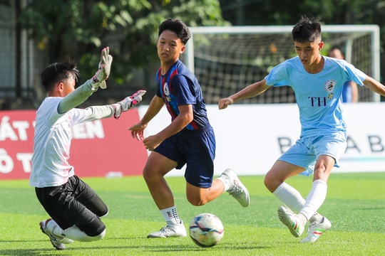 Đội thiếu niên Yên Thành thắng đậm đội thiếu niên Cửa Lò