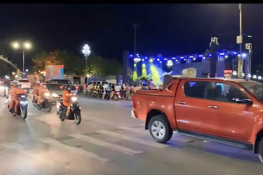 Nghệ An tuyên truyền lưu động khuyến cáo người dân tiết kiệm điện