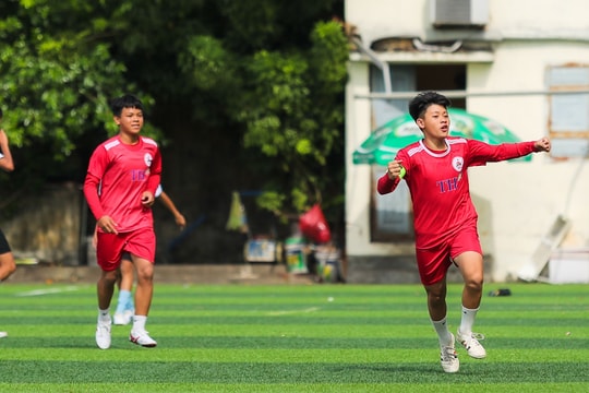 Thắng đội thiếu niên Hưng Nguyên, đội thiếu niên Quế Phong ngẩng cao đầu rời giải