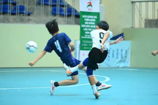 Thắng đậm Nhi đồng Quế Phong, Nhi đồng Quỳ Hợp lấy vé vào tứ kết