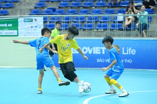 Nhi đồng Tương Dương níu hy vọng vào tứ kết bằng cơn mưa bàn thắng vào lưới Nhi đồng Nghĩa Đàn