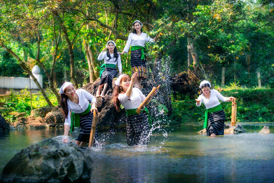 Beautiful waterfalls and streams in the Western part of Nghe An province 