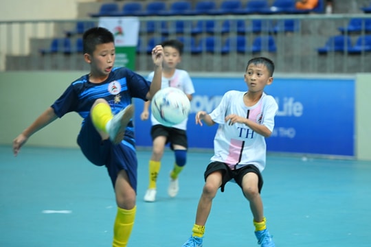 Nhìn lại những bàn thắng đẹp tại vòng Tứ kết Nhi đồng