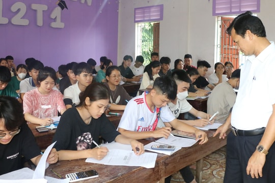 Trước kỳ thi tốt nghiệp THPT 2023: Thầy, trò Nghệ An tổ chức học, ôn thi thực chất sát đối tượng 