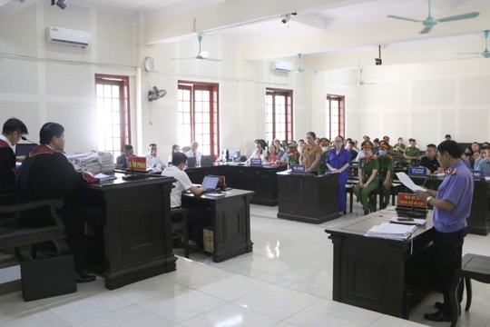 Ngày thứ 2, phiên phúc thẩm xét xử vụ án tại Trung tâm Giáo dục thường xuyên huyện Hưng Nguyên: 6 luật sư tham gia bào chữa cho bị cáo Lê Thị Dung 