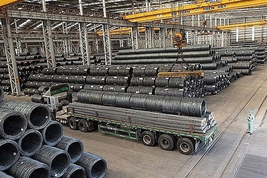 Cổ phiếu thép đồng loạt tăng nóng; Vàng SJC trụ vững ở mốc 67,10 triệu đồng