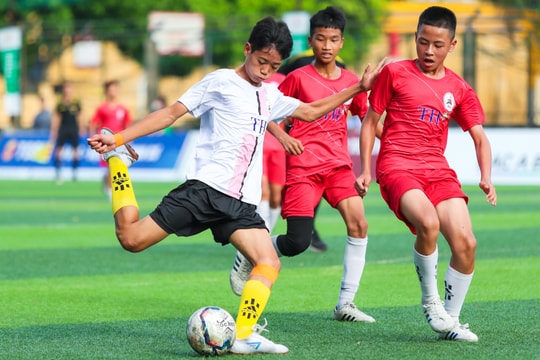 Thiếu niên TP. Vinh vào chung kết sau khi thắng Thiếu niên Hoàng Mai trên chấm luân lưu