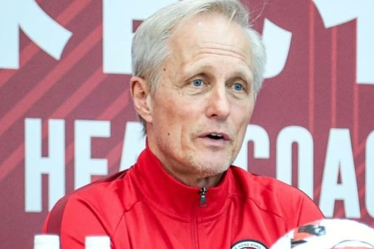 Huấn luyện viên Hong Kong ấn tượng với Quang Hải, Công Phượng; Real Madrid chính thức kích nổ 'bom tấn' Jude Bellingham