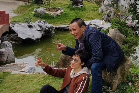 Tuổi U70, MC Lại Văn Sâm vẫn trẻ và tình bên người vợ kín tiếng