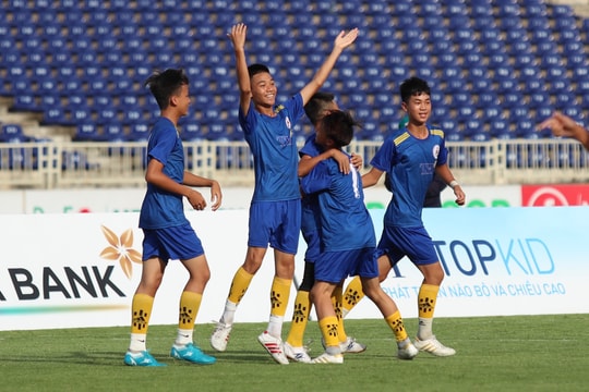 Thiếu niên Quỳnh Lưu lên ngôi Vô địch Giải Bóng đá Thiếu niên - Nhi đồng Cúp Báo Nghệ An lần thứ 25