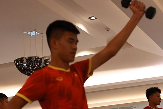 Cầu thủ Hàn Quốc choáng khi nhìn thấy ‘cây sào’ cao 1m91 của U17 Việt Nam; Messi ghi bàn đẹp mắt, đương kim vô địch thế giới thắng nhẹ nhàng