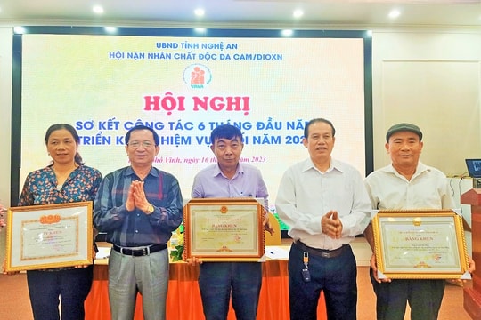 Vận động hơn 1,5 tỷ đồng thăm hỏi các gia đình nạn nhân chất độc da cam/dioxin tại Nghệ An