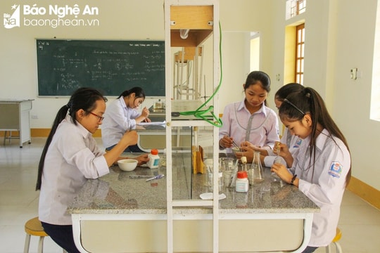 Nhìn lại 10 năm thực hiện đổi mới căn bản, toàn diện giáo dục và đào tạo theo tinh thần Nghị quyết 29-NQ/TW ở Nghệ An