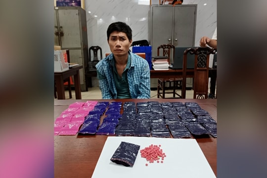 Video: Bắt đối tượng vận chuyển trái phép 9.000 viên ma túy tổng hợp