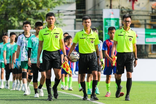 Tính chuyên nghiệp của đội ngũ trọng tài điều hành Giải bóng đá Thiếu niên - Nhi đồng Cúp Báo Nghệ An năm 2023