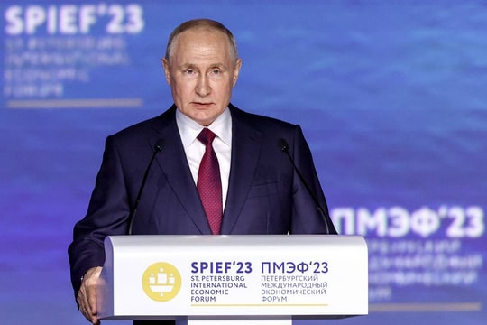 Tổng thống Putin nói chính quyền Kiev đang nuôi dưỡng những người theo chủ nghĩa phát xít mới