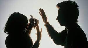 Một mối tình cuồng và 3 đám tang