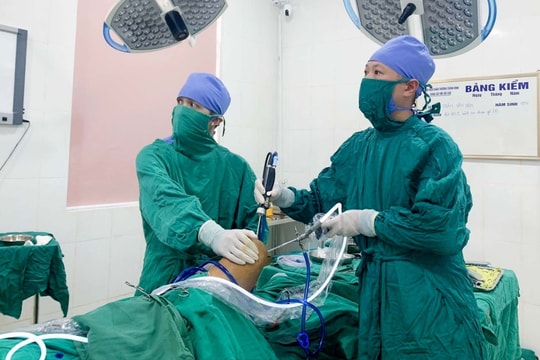 Nhiều bệnh nhân được phẫu thuật tái tạo dây chằng chéo hai bên cùng lúc tại Bệnh viện Chấn thương - Chỉnh hình Nghệ An