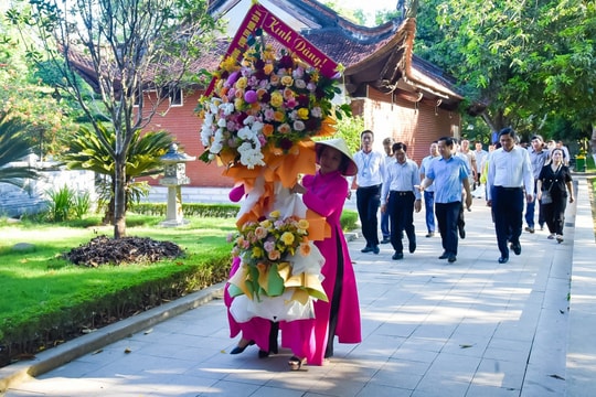 Ban Nội chính Trung ương dâng hoa, dâng hương tưởng niệm Chủ tịch Hồ Chí Minh