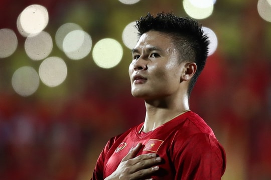 Quang Hải để ngỏ khả năng quay lại châu Âu; Hà Nội FC nhắm trung vệ Hàn Quốc cao 1m85