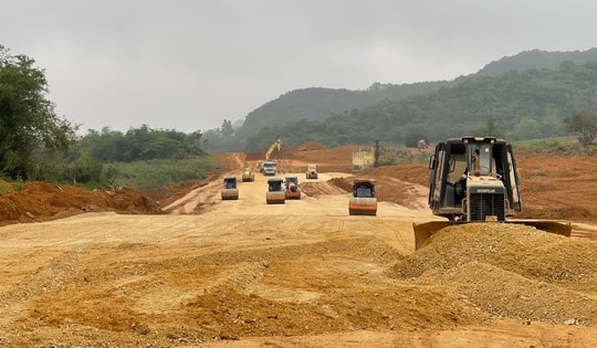 Chính phủ yêu cầu tháo gỡ khó khăn về vật liệu xây dựng cao tốc Bắc - Nam