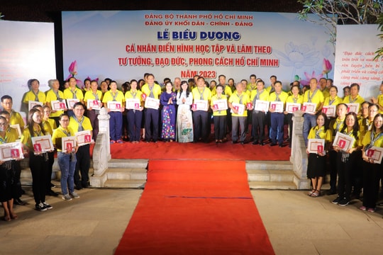 Đảng ủy Khối Dân - Chính - Đảng Thành phố Hồ Chí Minh tuyên dương các điển hình tiên tiến trên Quê hương Bác