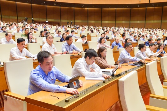 Quốc hội thông qua tăng hạn tuổi phục vụ cao nhất của Công an nhân dân từ ngày 15/8