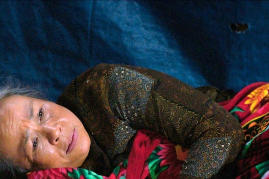 NSƯT Thanh Quý ớn lạnh vì suýt bị đinh đâm xuyên đầu lúc quay phim