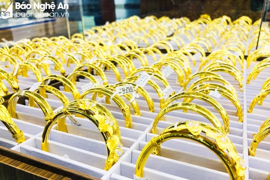 Giá xăng dầu tiếp tục xu hướng giảm; Vàng sẽ tiếp tục điều chỉnh, thời điểm “vàng” để mua vào?